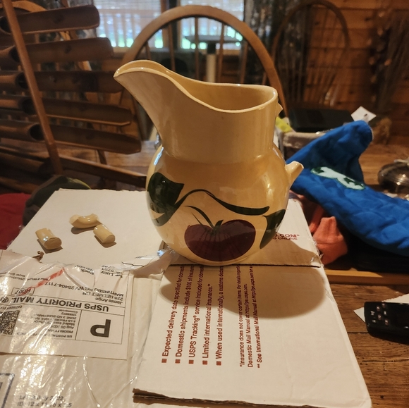 5/5,00 Hall Pitcher - Picture 2 of 5